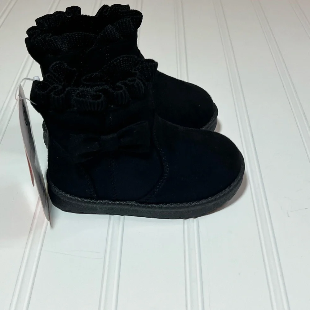 Wonder Nation Size 4 Black Suede Ankle Boots with Ruffle Detail